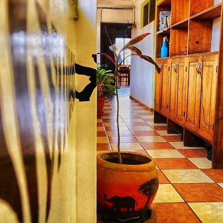 We Travel Hostel Moshi Buitenkant foto