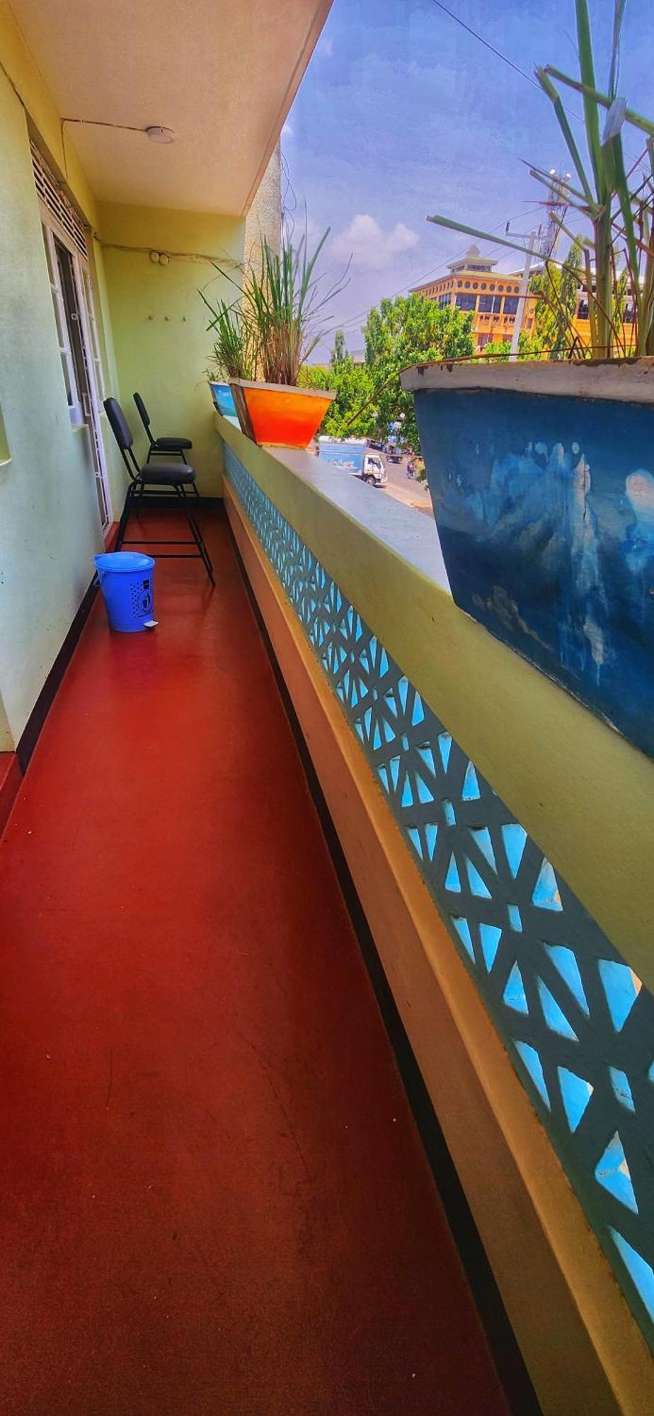 We Travel Hostel Moshi Buitenkant foto