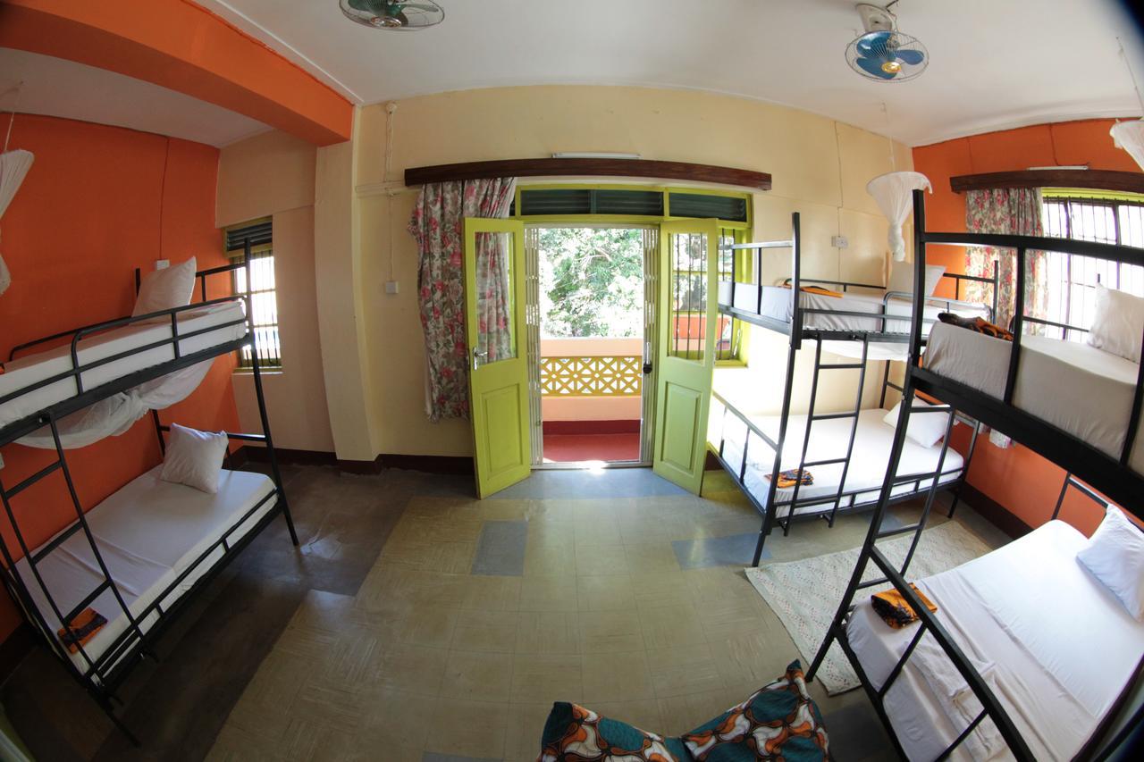 We Travel Hostel Moshi Buitenkant foto