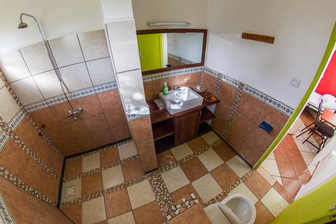 We Travel Hostel Moshi Buitenkant foto