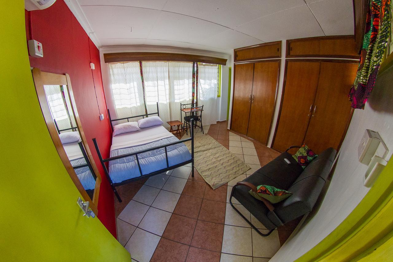 We Travel Hostel Moshi Buitenkant foto