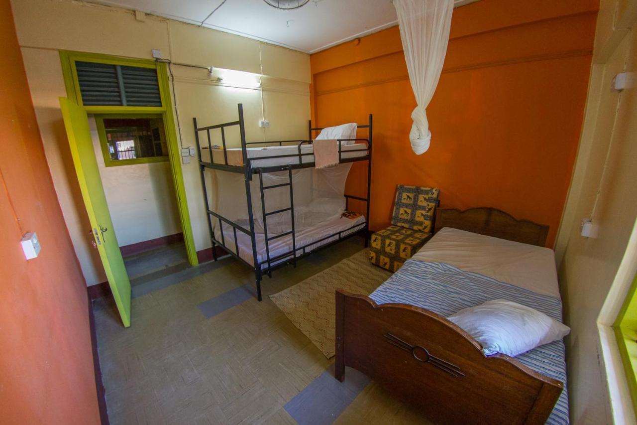 We Travel Hostel Moshi Buitenkant foto